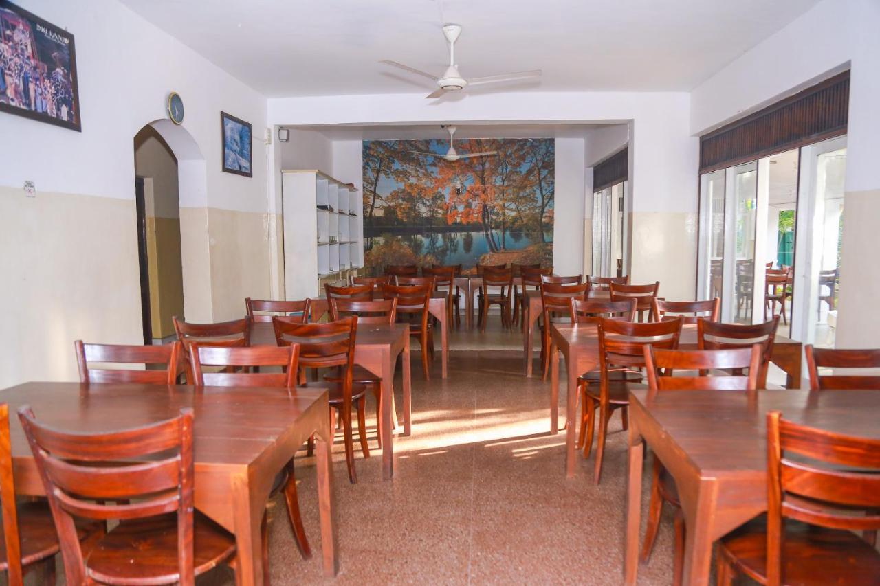 Milano Tourist Rest Hotel Анурадхапура Екстериор снимка
