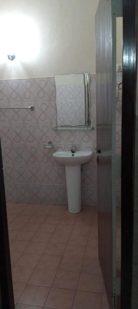 Milano Tourist Rest Hotel Анурадхапура Екстериор снимка