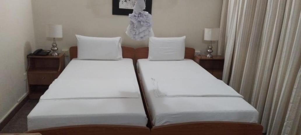 Milano Tourist Rest Hotel Анурадхапура Екстериор снимка