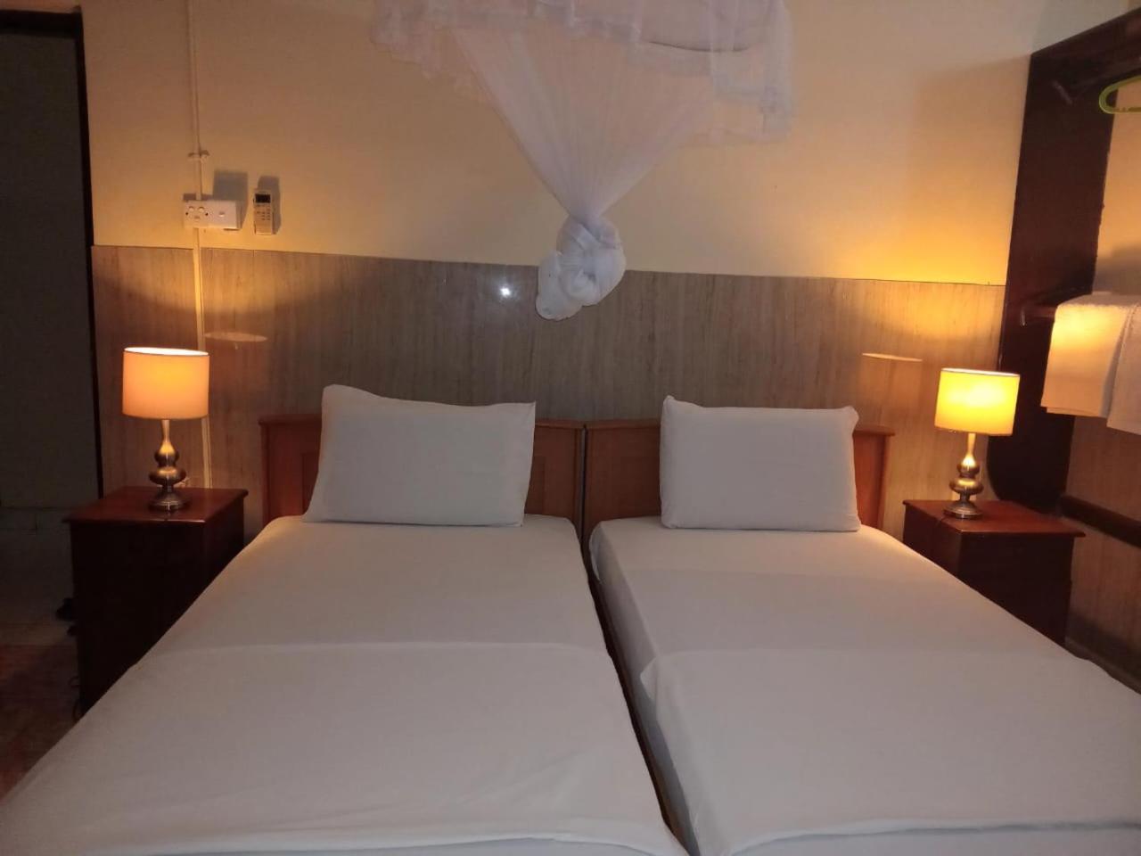 Milano Tourist Rest Hotel Анурадхапура Екстериор снимка
