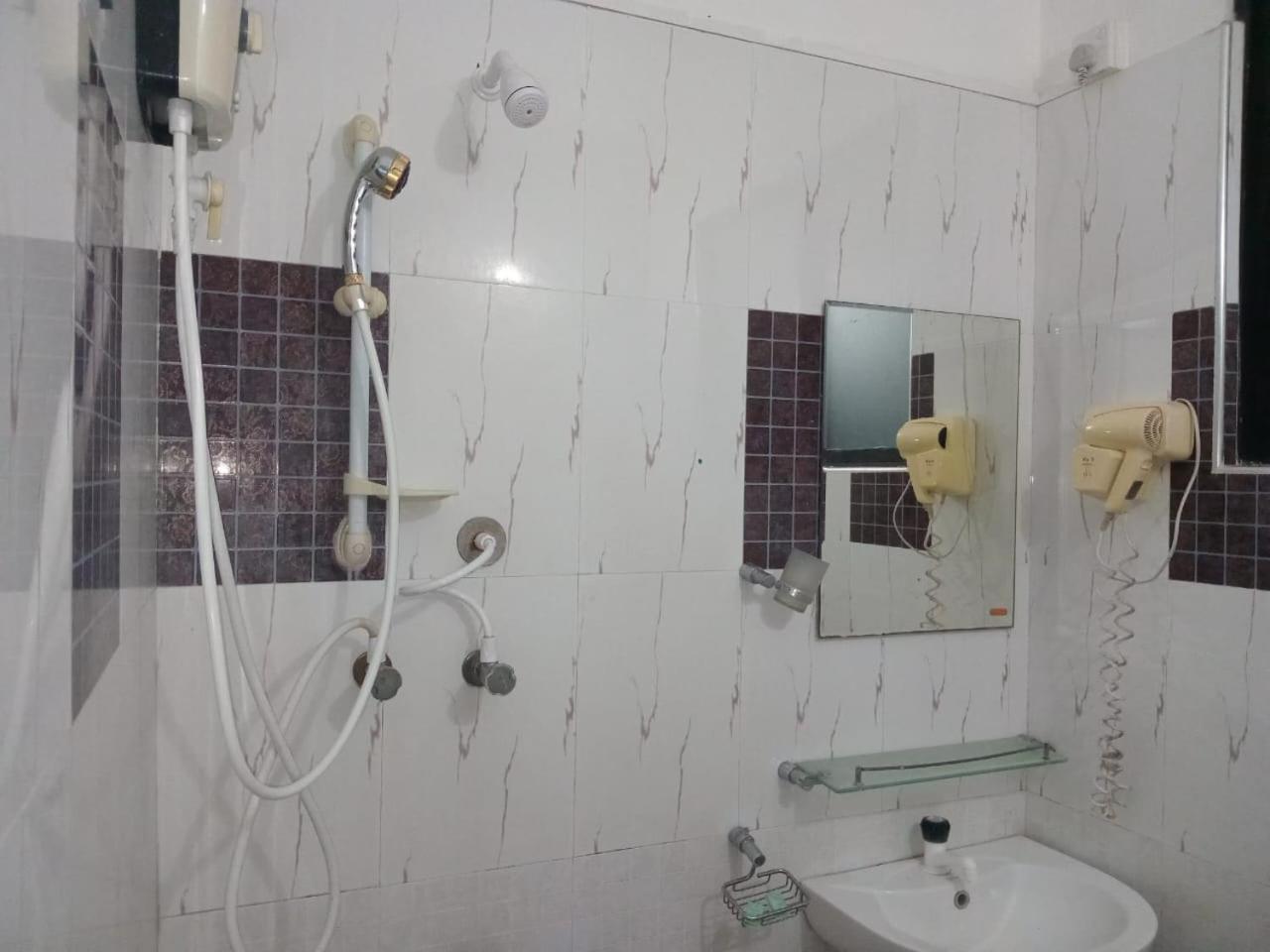 Milano Tourist Rest Hotel Анурадхапура Екстериор снимка