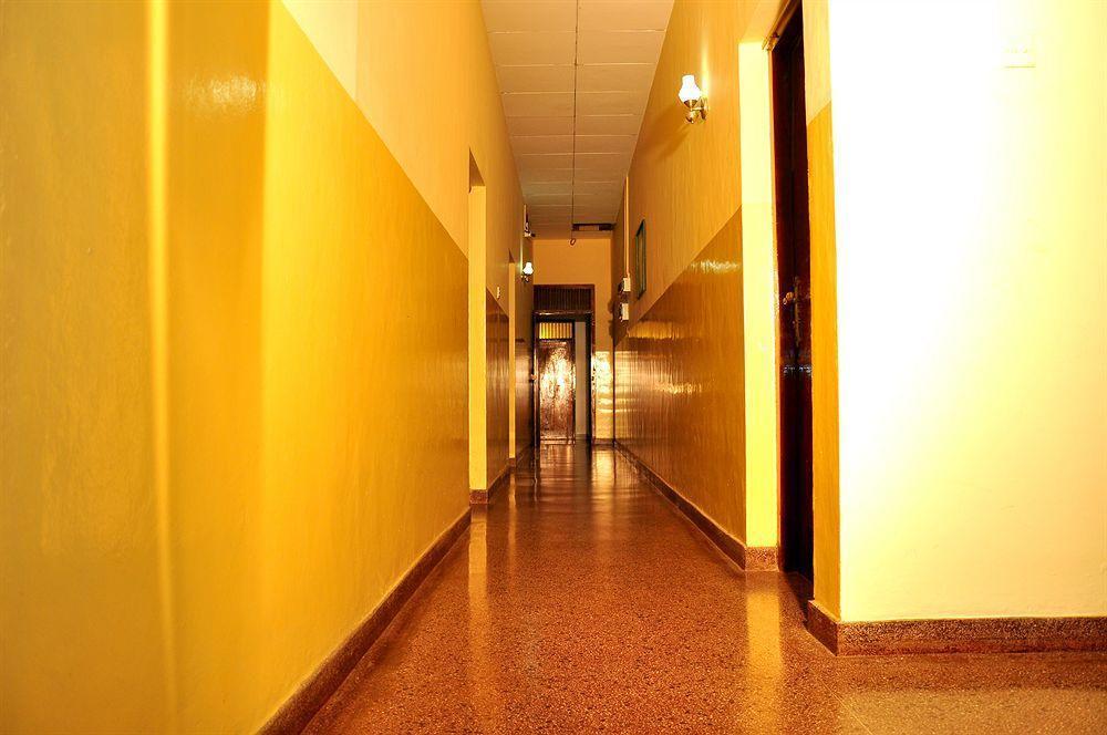 Milano Tourist Rest Hotel Анурадхапура Екстериор снимка