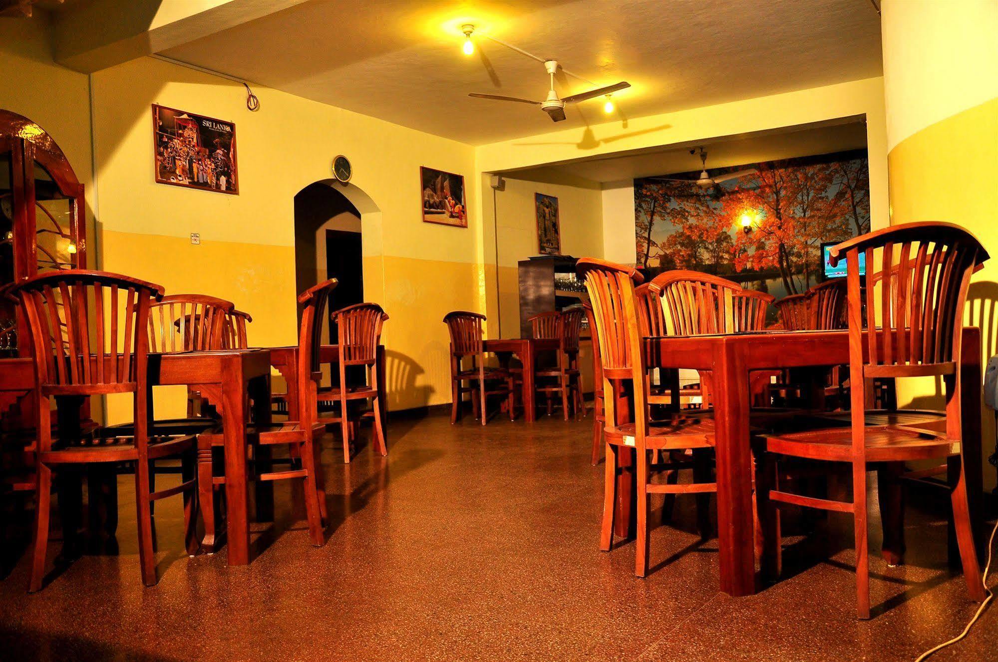 Milano Tourist Rest Hotel Анурадхапура Екстериор снимка