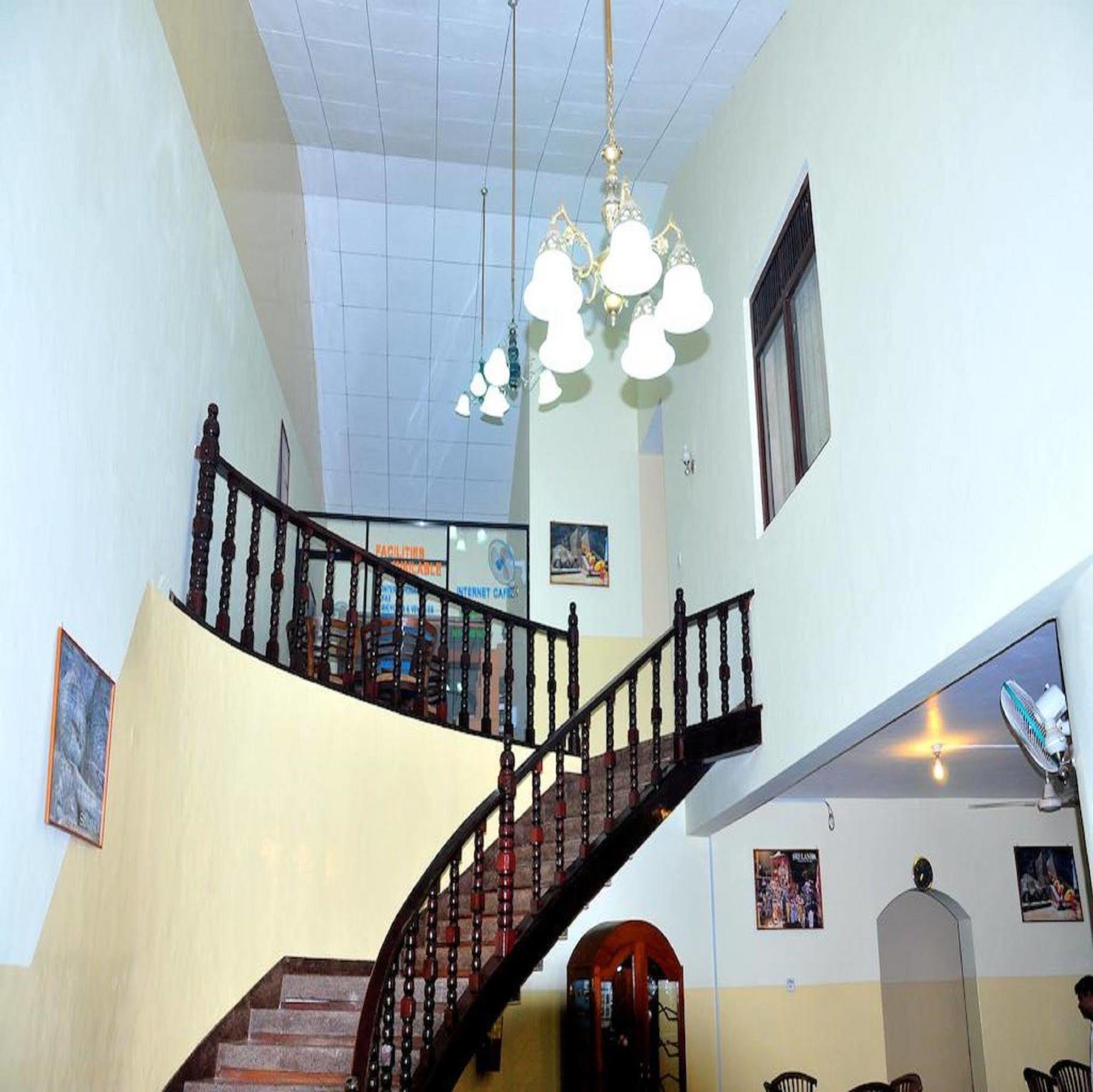 Milano Tourist Rest Hotel Анурадхапура Екстериор снимка
