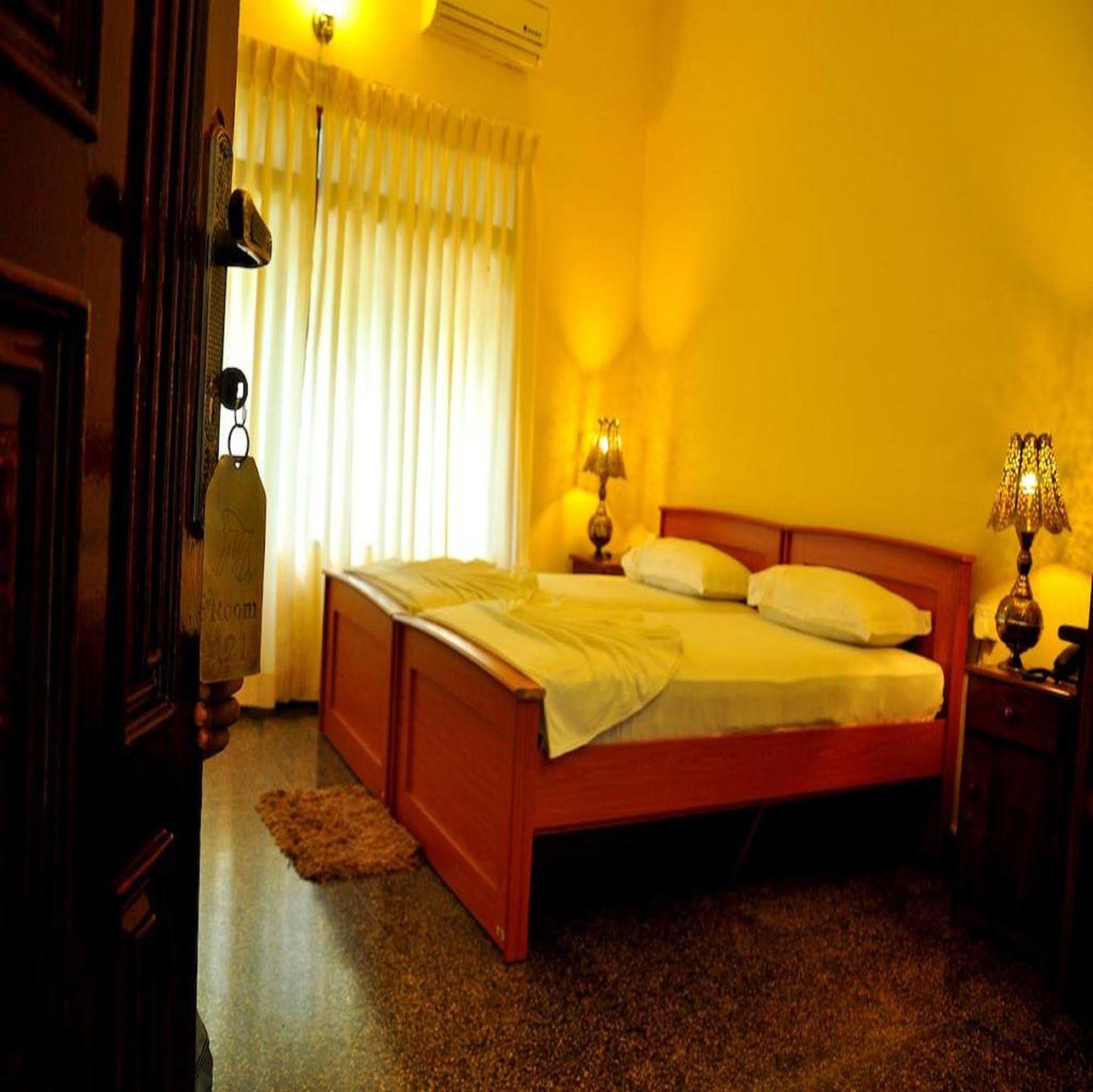 Milano Tourist Rest Hotel Анурадхапура Екстериор снимка