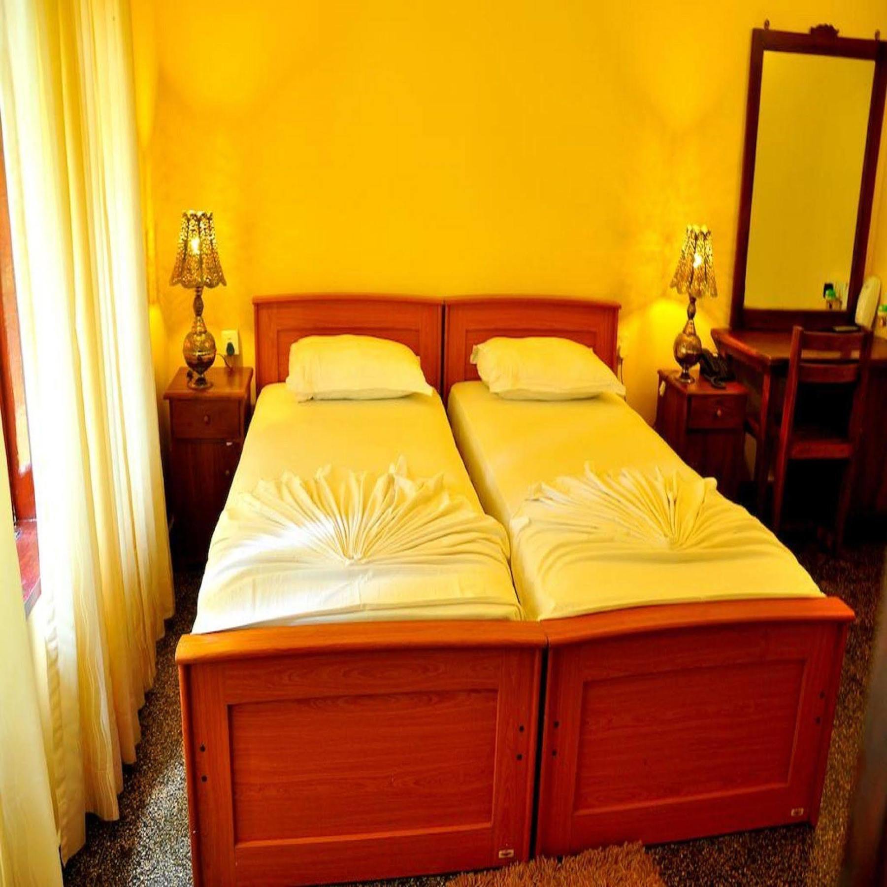 Milano Tourist Rest Hotel Анурадхапура Екстериор снимка