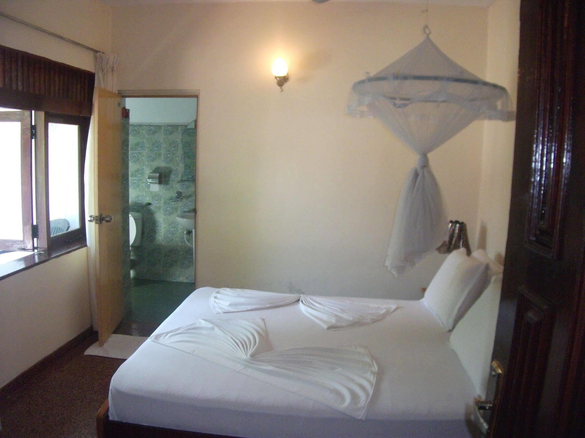 Milano Tourist Rest Hotel Анурадхапура Екстериор снимка