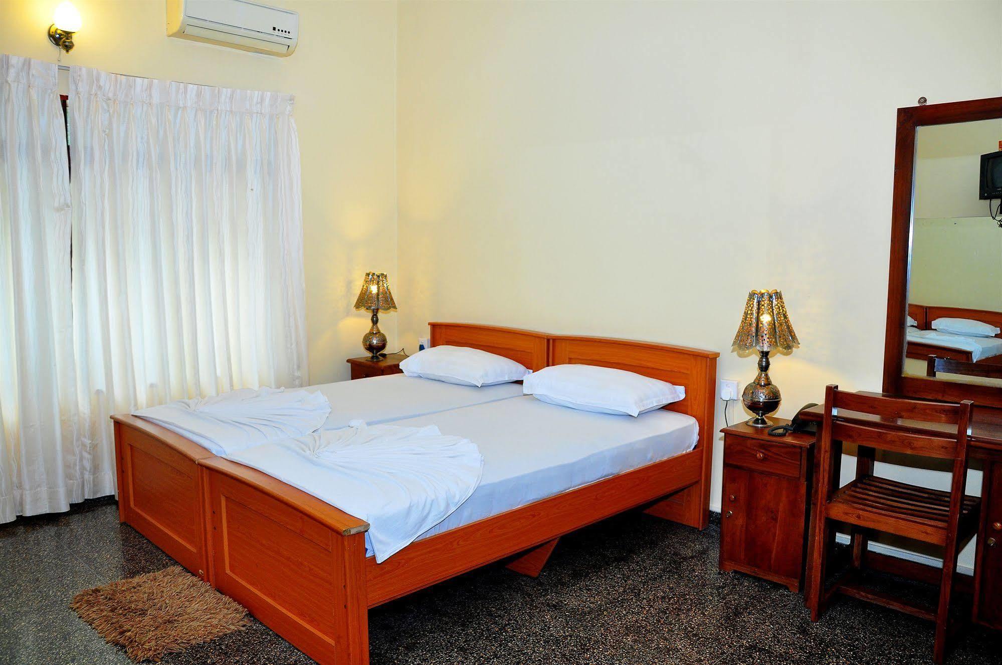 Milano Tourist Rest Hotel Анурадхапура Екстериор снимка