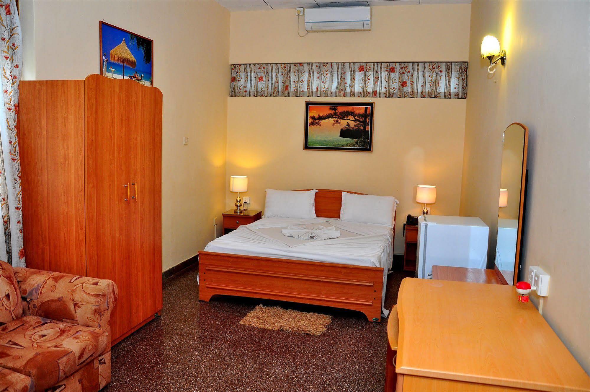 Milano Tourist Rest Hotel Анурадхапура Екстериор снимка